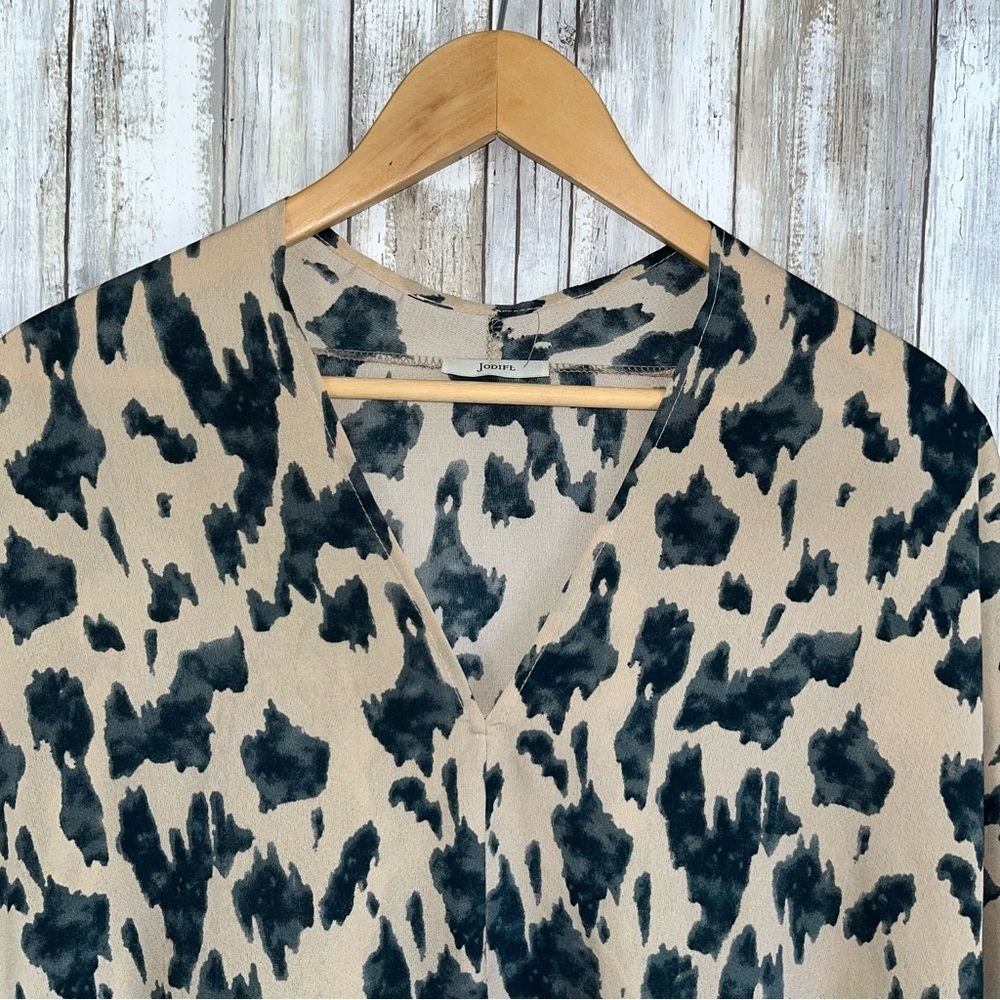 Jodifl Tan Animal Print Oversized V Neck Blouse - Picture 4 of 5